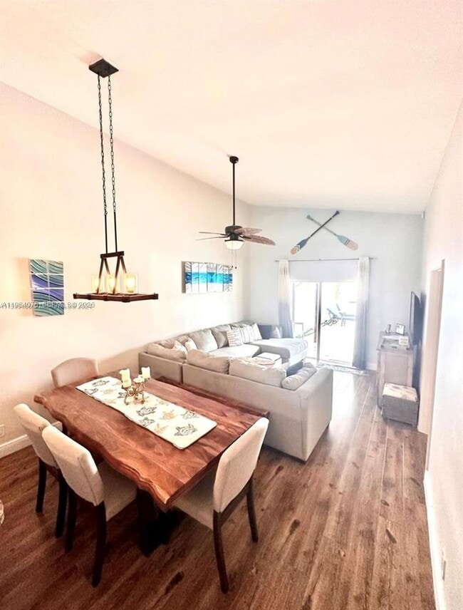 Building Photo - 2431-2433 SW 58th Manor