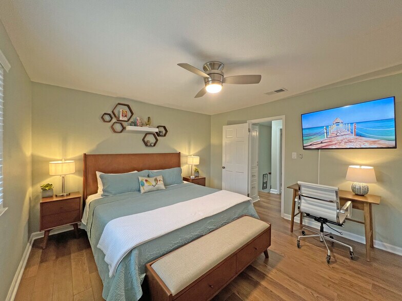 King bedroom featuring a 55" smart TV w/Roku, work station w/extra power & USB ports, ceiling fan w/ - 160 17th Street Pl NW