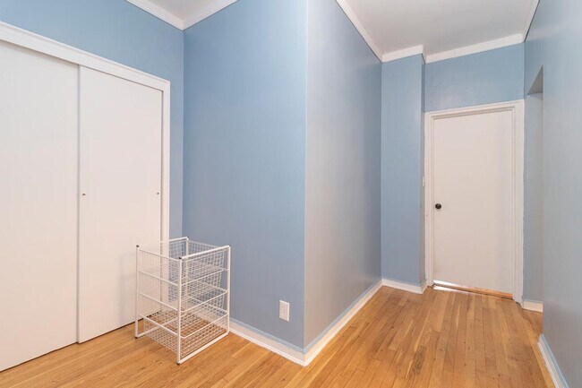 Building Photo - 340 E 80th St