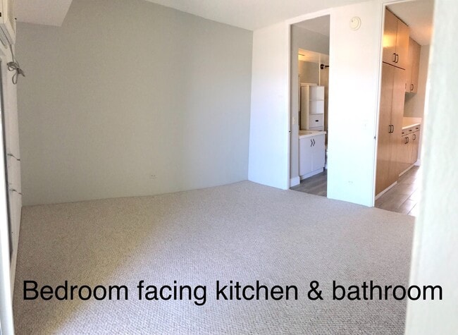 Building Photo - Westview Plaza - 1 bdrm, 1 bath, 1 covered...