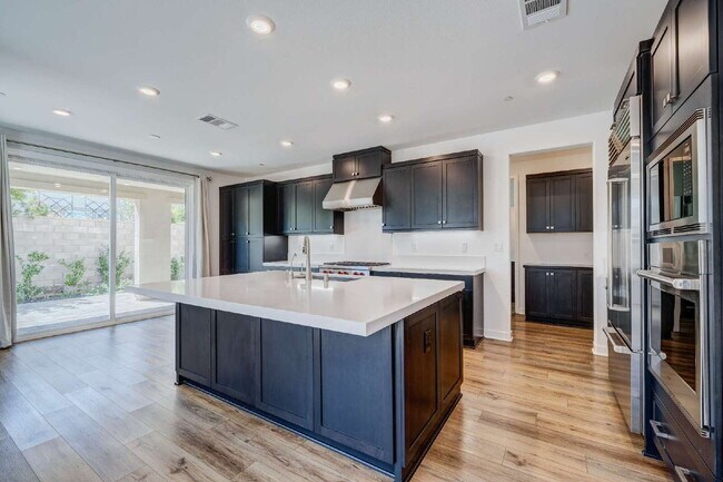 Building Photo - Luxury Living at The Farm
