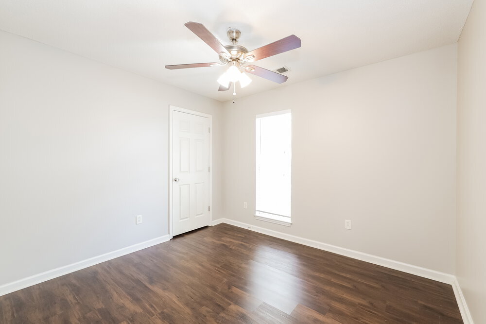 Building Photo - 7762 Parkview Cir E