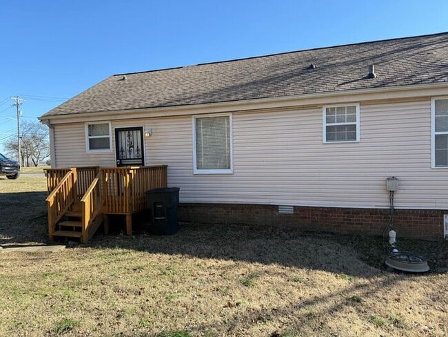 Building Photo - Three Bedroom Brick Home in Buena Vista - Pets Allowed