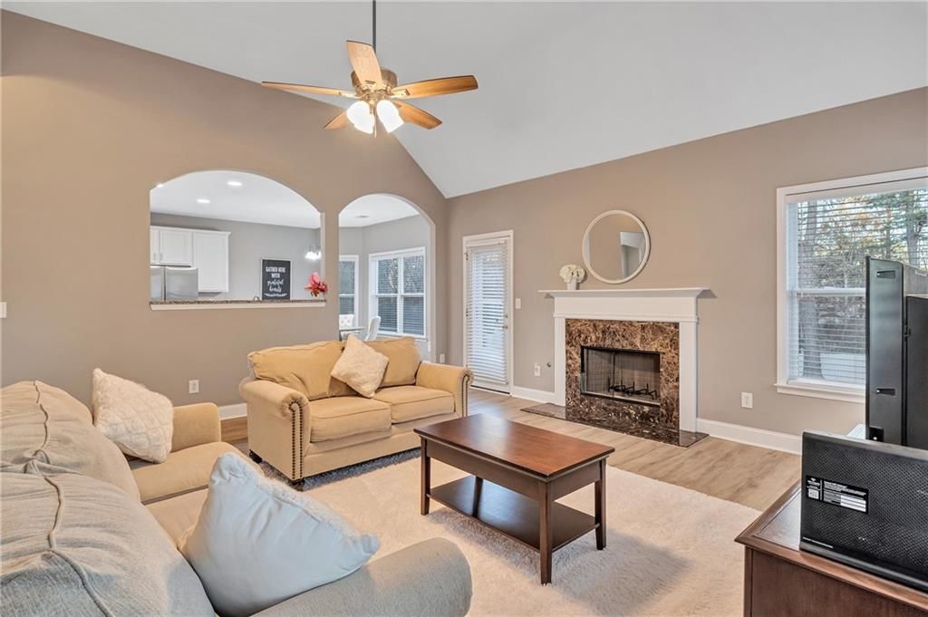 Building Photo - 1141 Carillon Dr SE