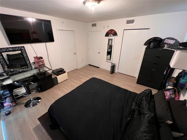 Building Photo - 1025-1092 92nd St