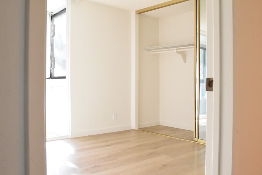 Building Photo - 575 Esplanade