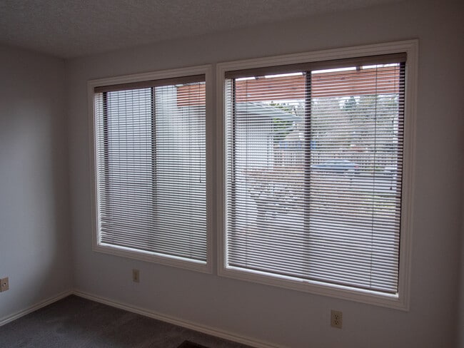 Building Photo - 15729 NE Fremont St