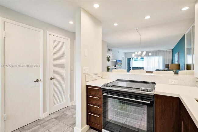 Building Photo - 450 Paradise Isle Blvd