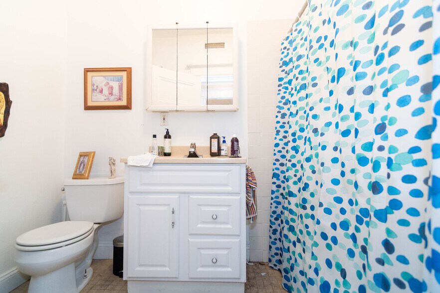 Building Photo - 25 Ashford St