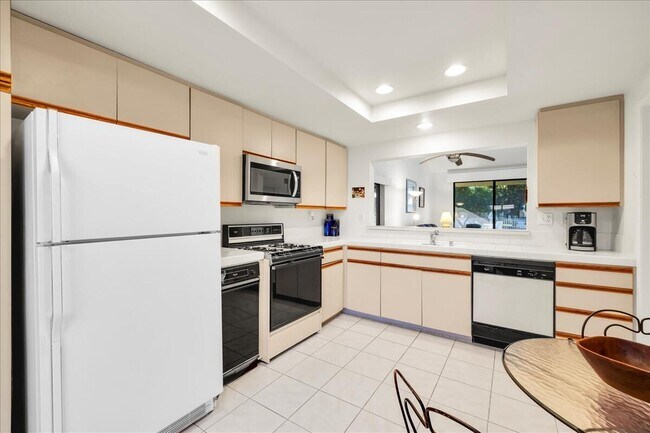 Building Photo - 6735 Harwood Cir