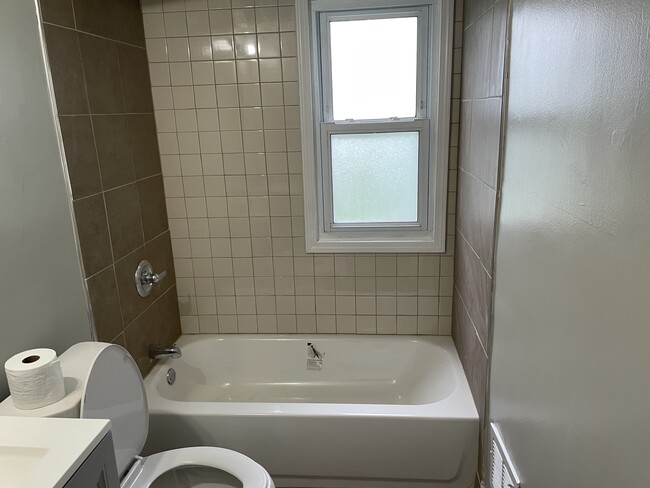 Building Photo - 131 W Evelyn Ave