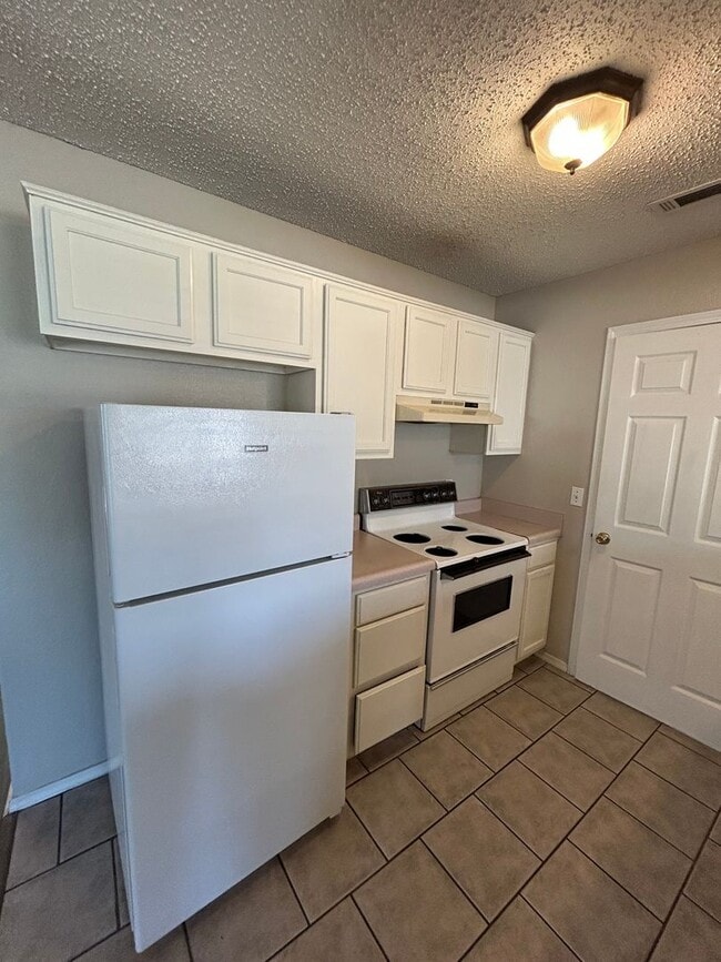 Building Photo - Charming 3 Bedroom, 2 Bath Home in the Hea...