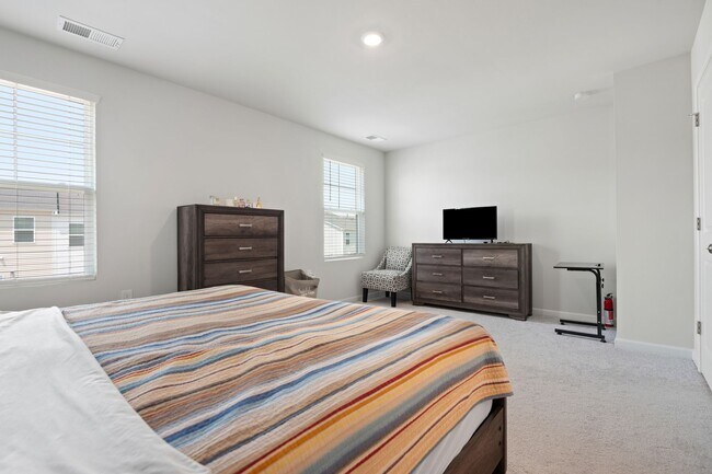Building Photo - 2500 Chert Ln