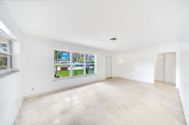 Building Photo - 209 SW 18th Ave