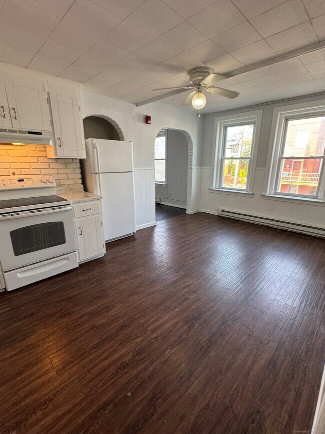 Building Photo - 105 Olivia St