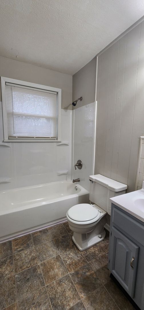 Building Photo - Nice, 3 Bedrooms, 1 Bath, Brick Ranch Home...
