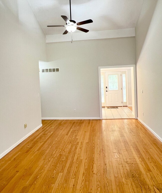 Building Photo - 1515 Mautenne Dr