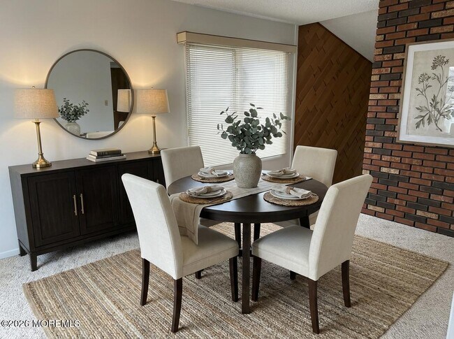 Building Photo - 13 Chippewa Rd