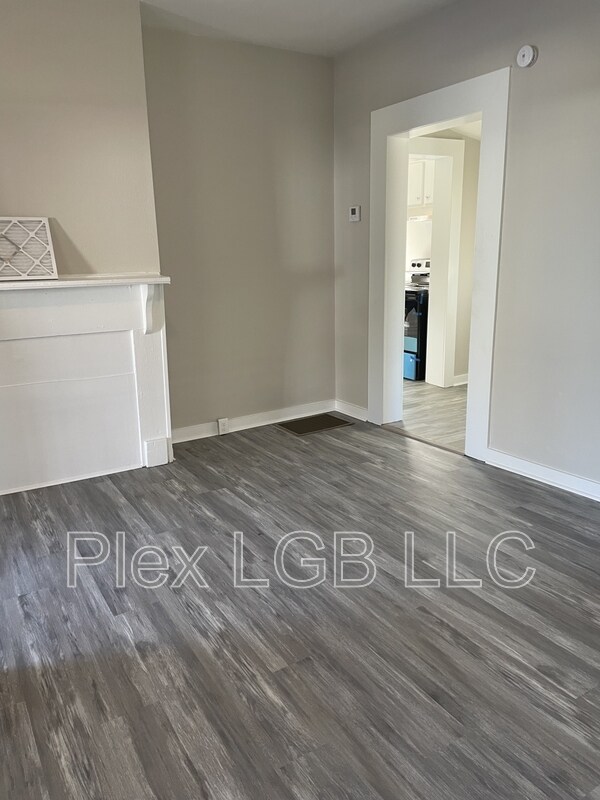 Building Photo - 1006 Greenville St