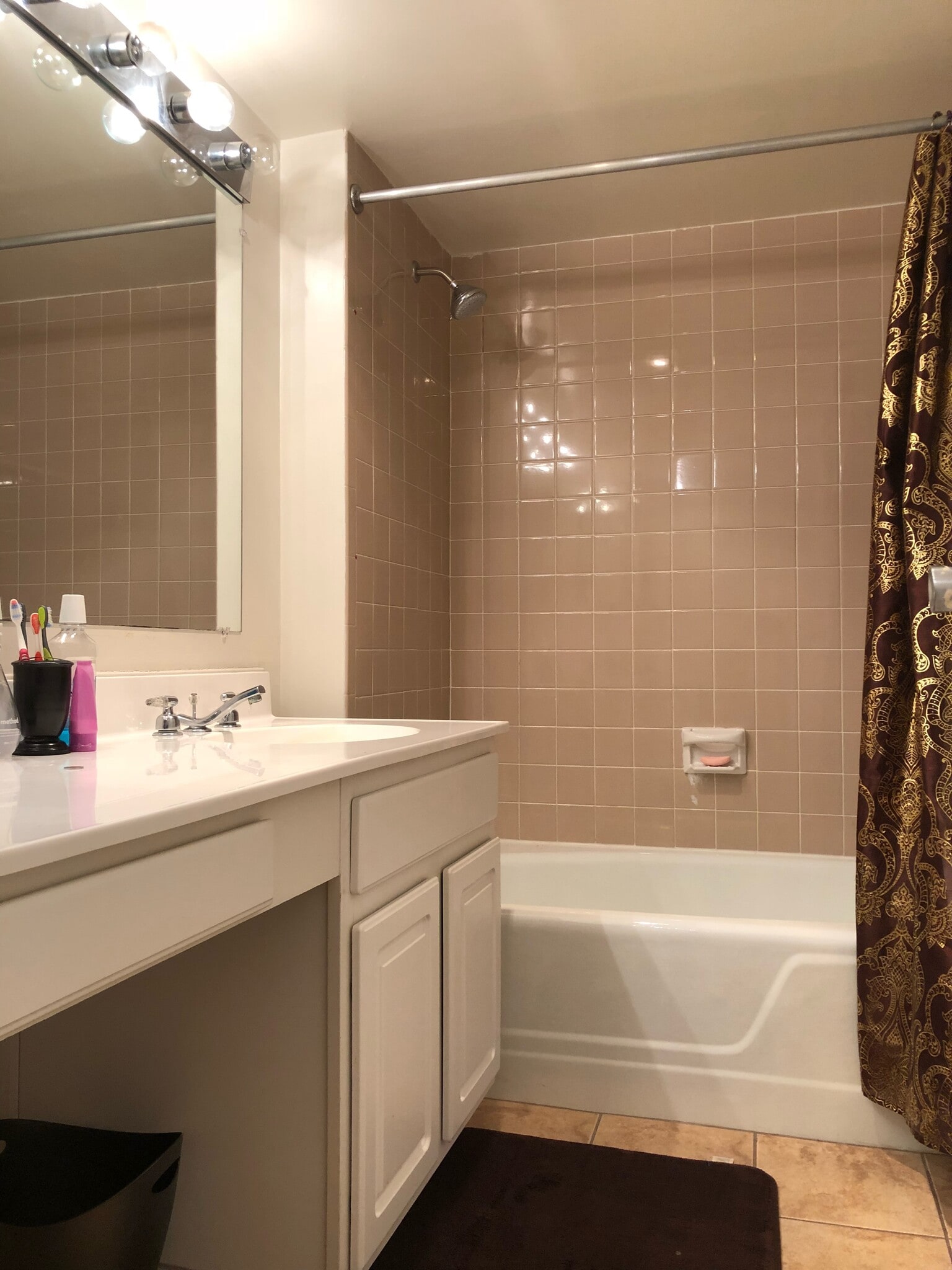 Master bath - 11801 Rockville Pike