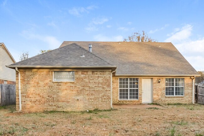 Building Photo - 1401 Carlton Ridge Dr