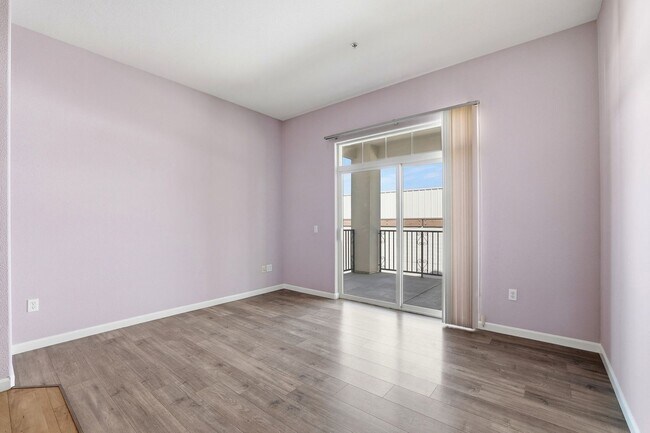 Building Photo - Availabe Now!