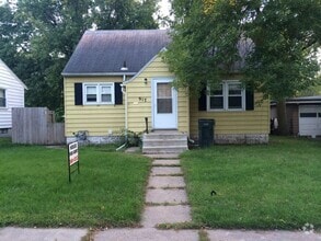 Building Photo - 917 Kern St