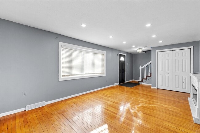 Building Photo - 223 Warren St