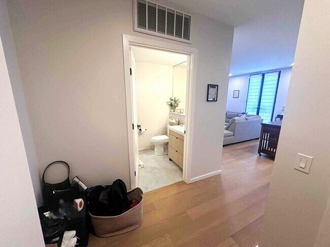 Building Photo - 9-11 Burney St