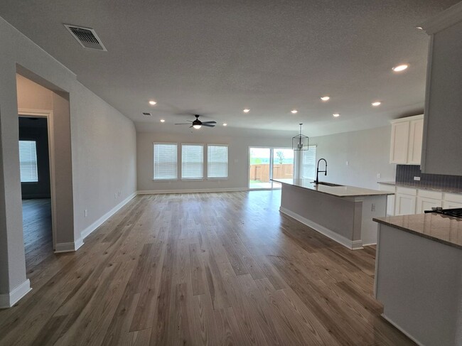 Building Photo - 273 Horsemint Way