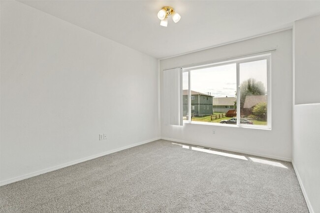 Building Photo - 813