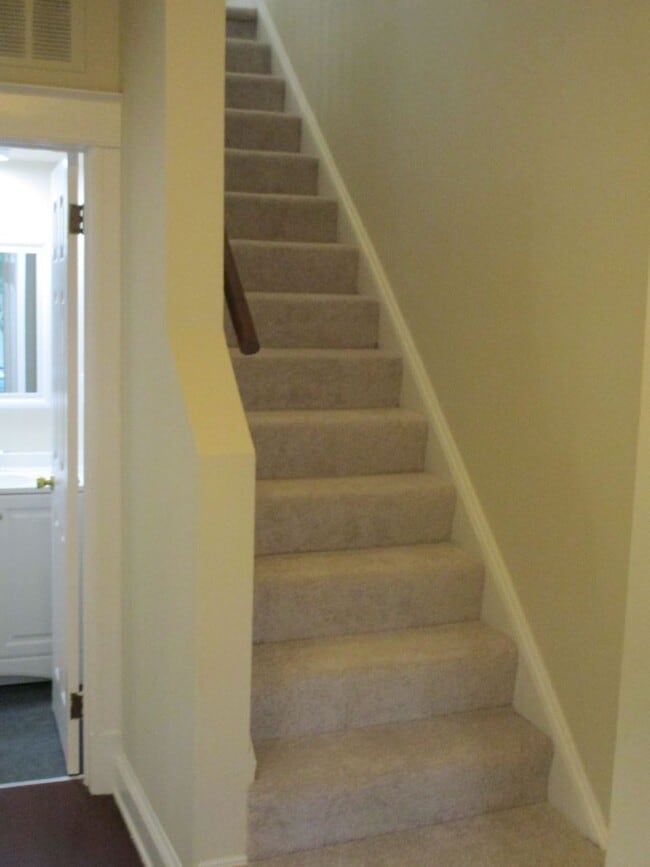 Building Photo - Charming Georgetown Townhouse on a quiet street