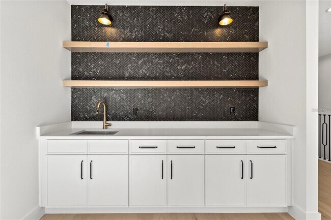 Building Photo - 6564 Lagoon St