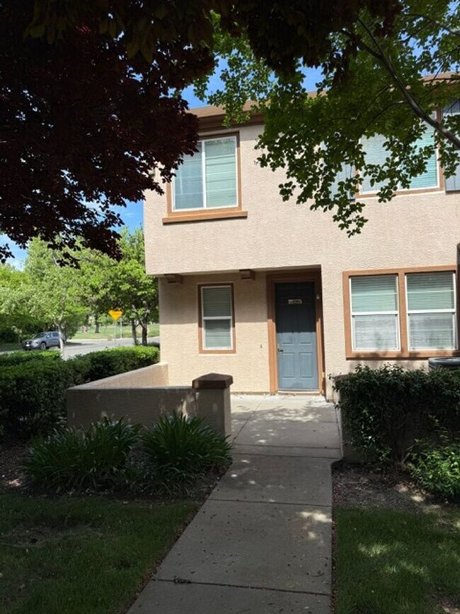 Building Photo - Gorgeous Natomas Condo