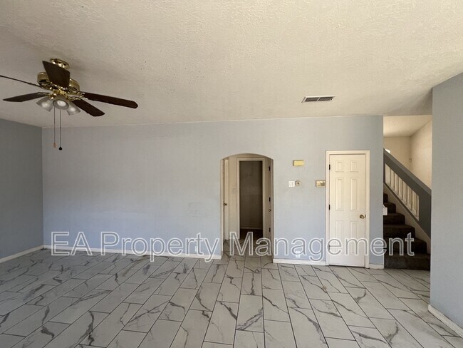 Building Photo - 4009 Pasaje Pl NW