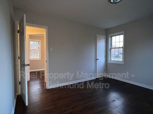 Building Photo - 4608 Eastover Ave