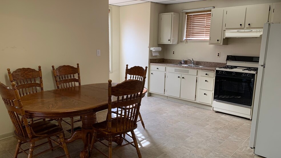 Building Photo - 1210 Mills St