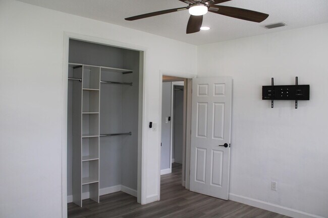 Building Photo - 5349 Van Buren Rd