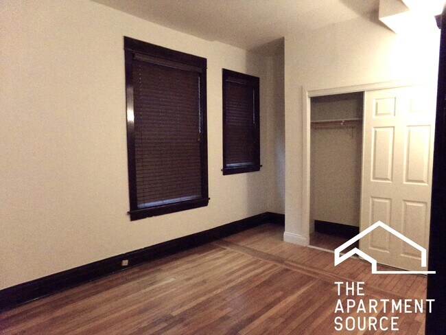 Building Photo - 1458 W Catalpa Ave