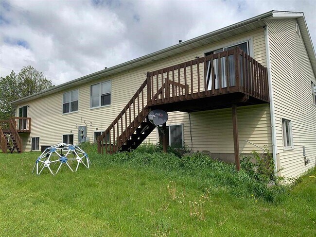 Building Photo - Rustic Dr