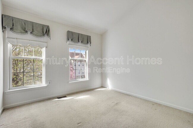 Building Photo - 21217 Millwood Square