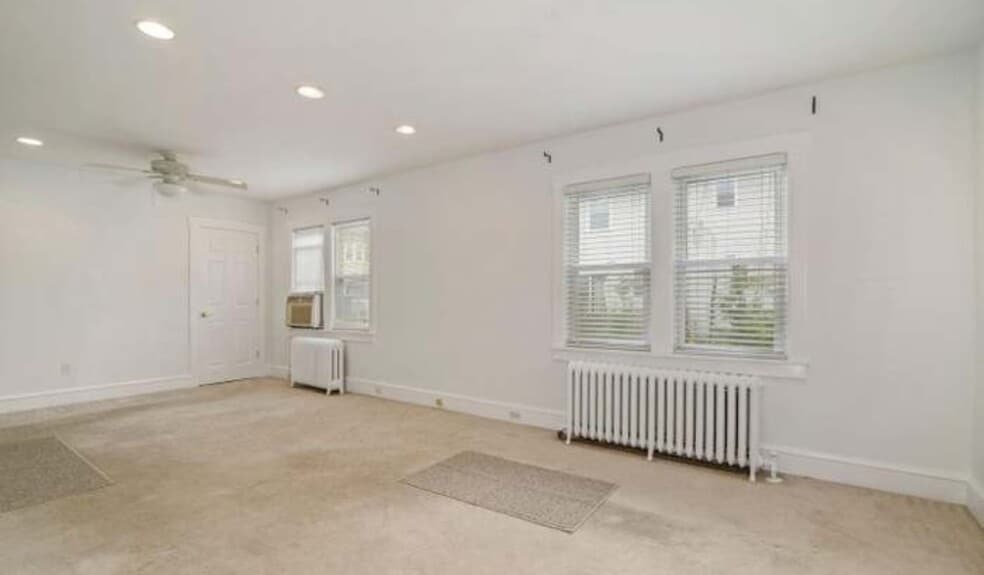 Building Photo - 20 E Coulter Ave