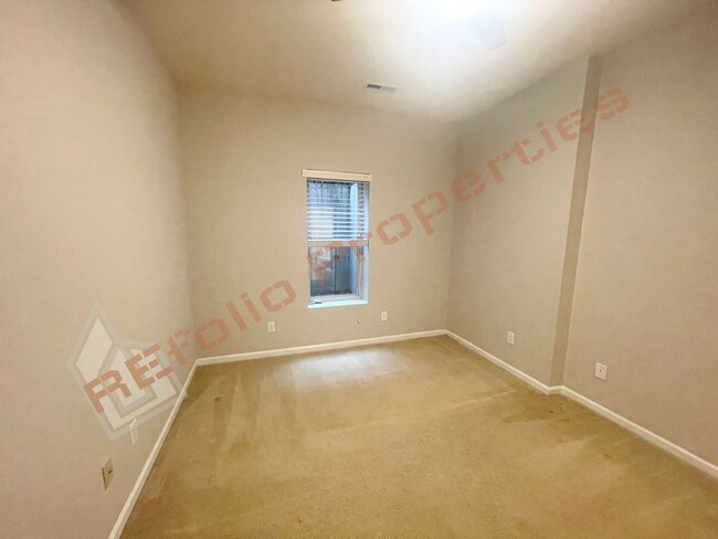 Building Photo - Great Location! Elegant 3 Story 4 Bedroom ...