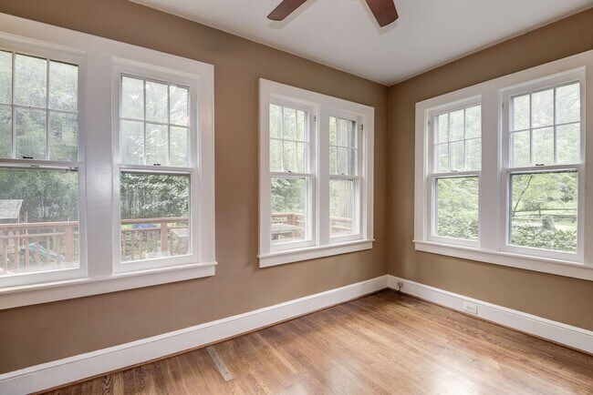 Building Photo - 3 Bed 2.5 Bath - Takoma Park Craftsman - Spacious Rear Deck