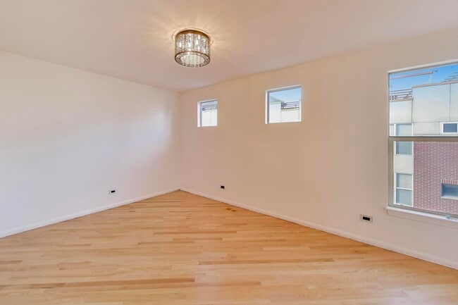 Building Photo - 6951 N Western Ave