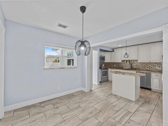 Building Photo - 2924 W Dewey St