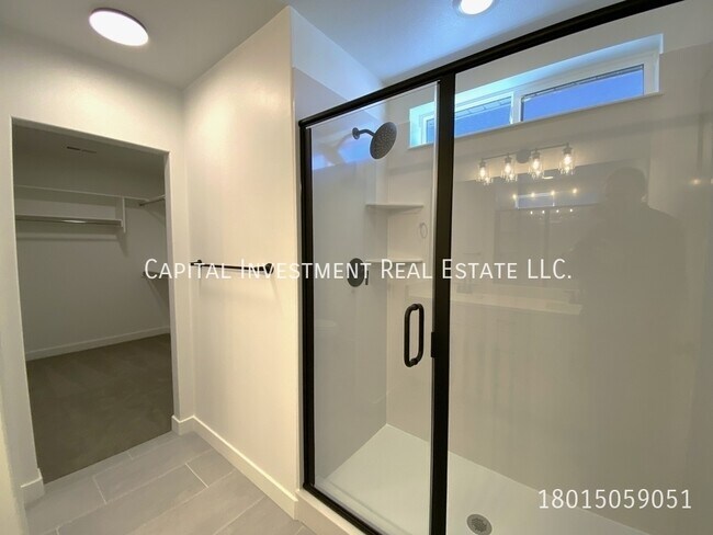 Building Photo - 11541 Engelmann Dr