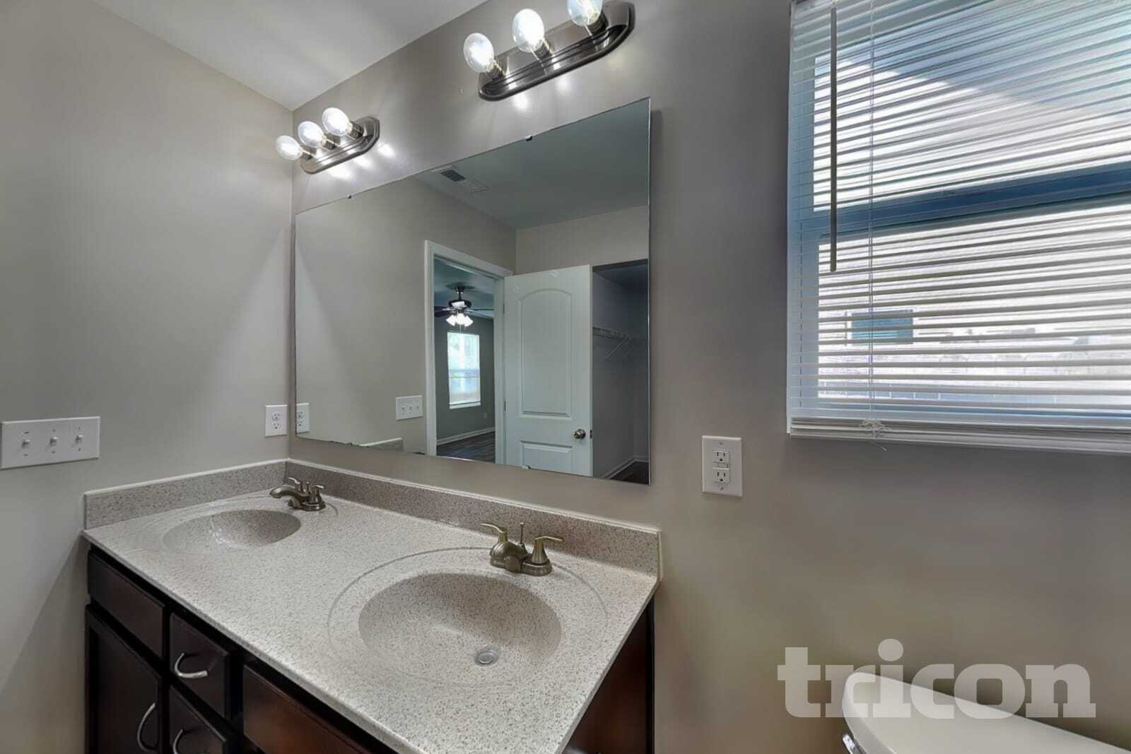 Building Photo - 1705 Sawtooth Ct