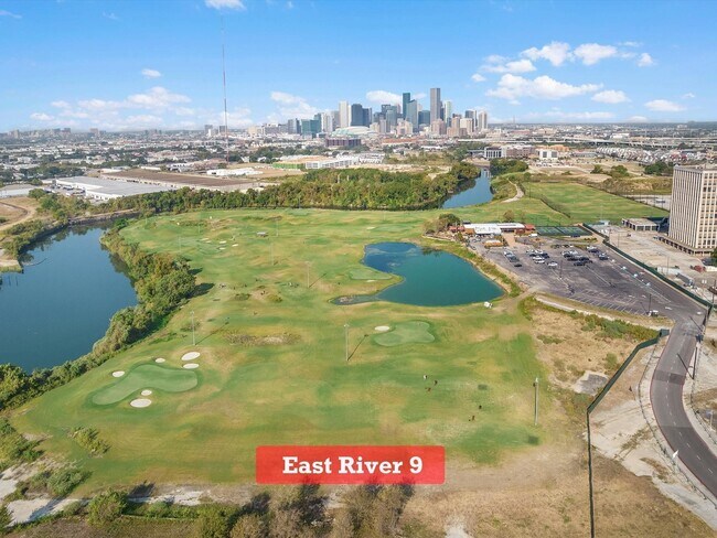 Building Photo - 2927 Clinton Dr