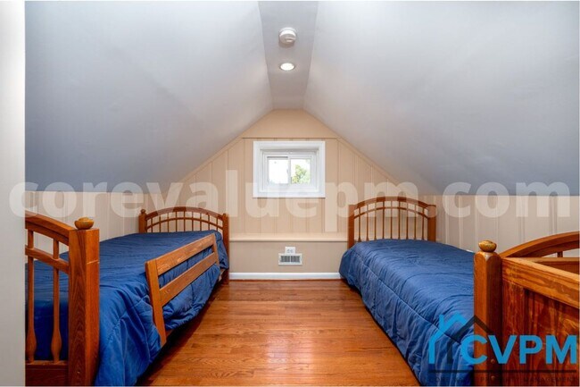 Building Photo - 16 2nd Ave S